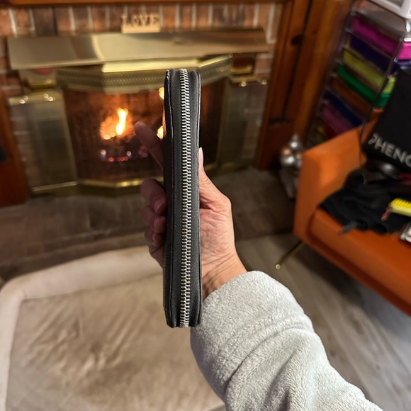 Authentic!!! Gucci Black and Red Wallet - Picture 2 of 9